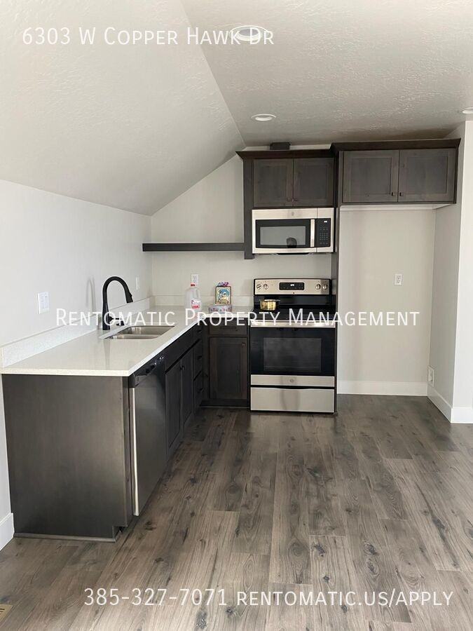 6303 W Copper Hawk Dr - Photo 3 of 6