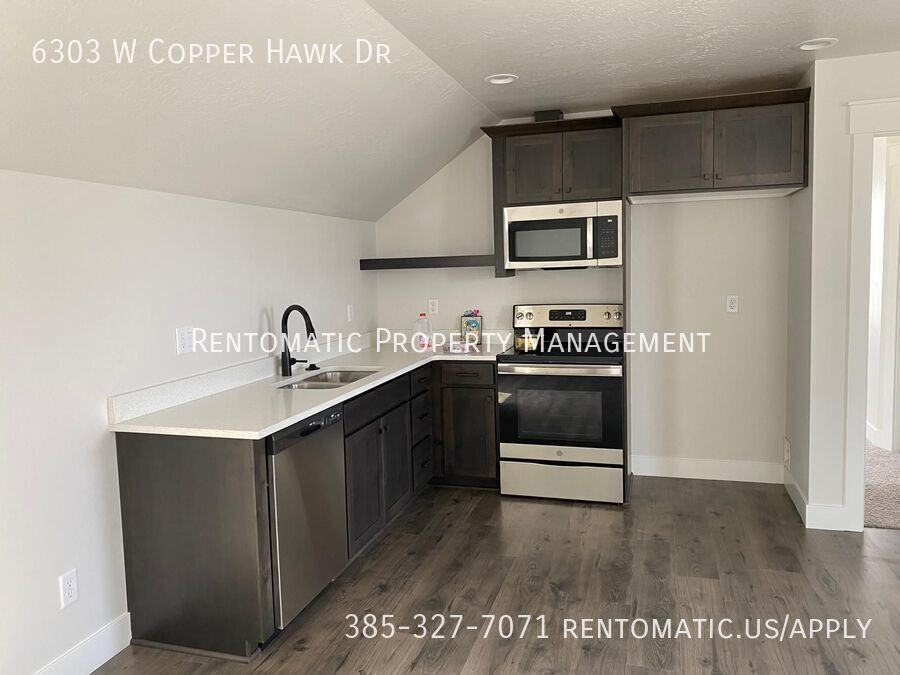 6303 W Copper Hawk Dr - Photo 4 of 6