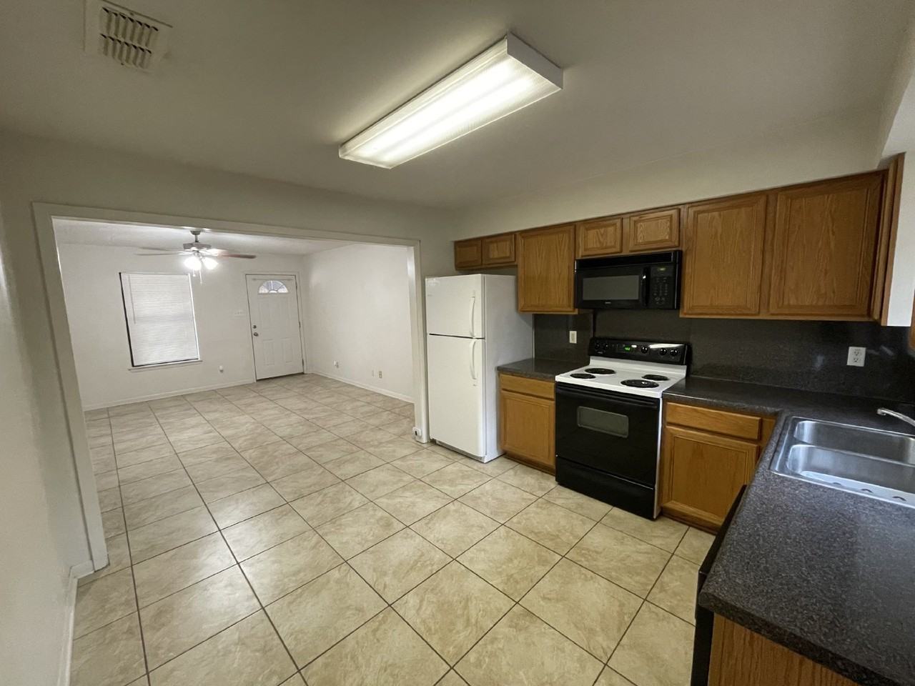 1324 W Goodwin St #D - Photo 5 of 18