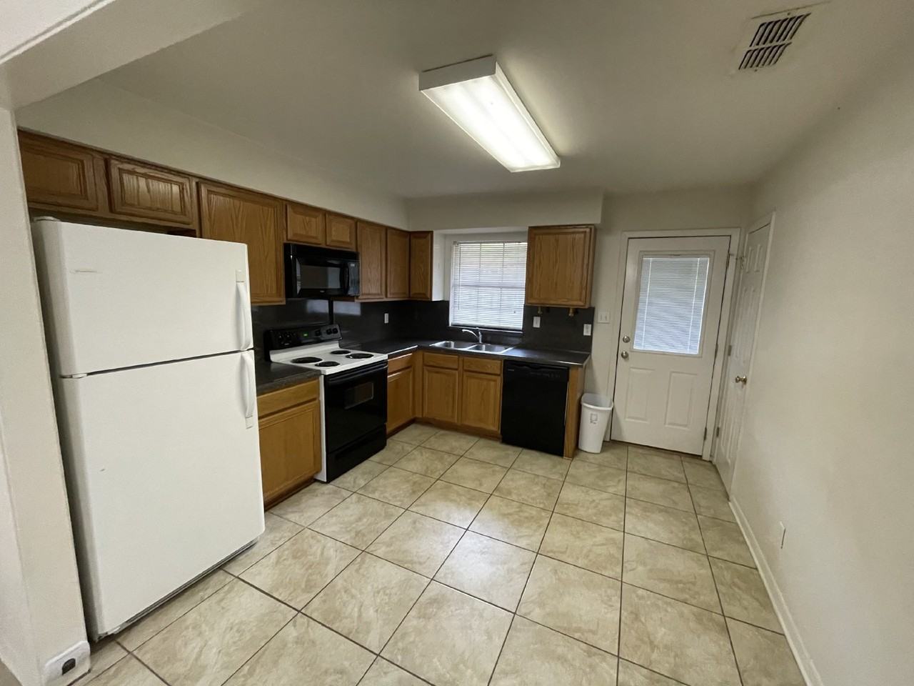 1324 W Goodwin St #D - Photo 6 of 18