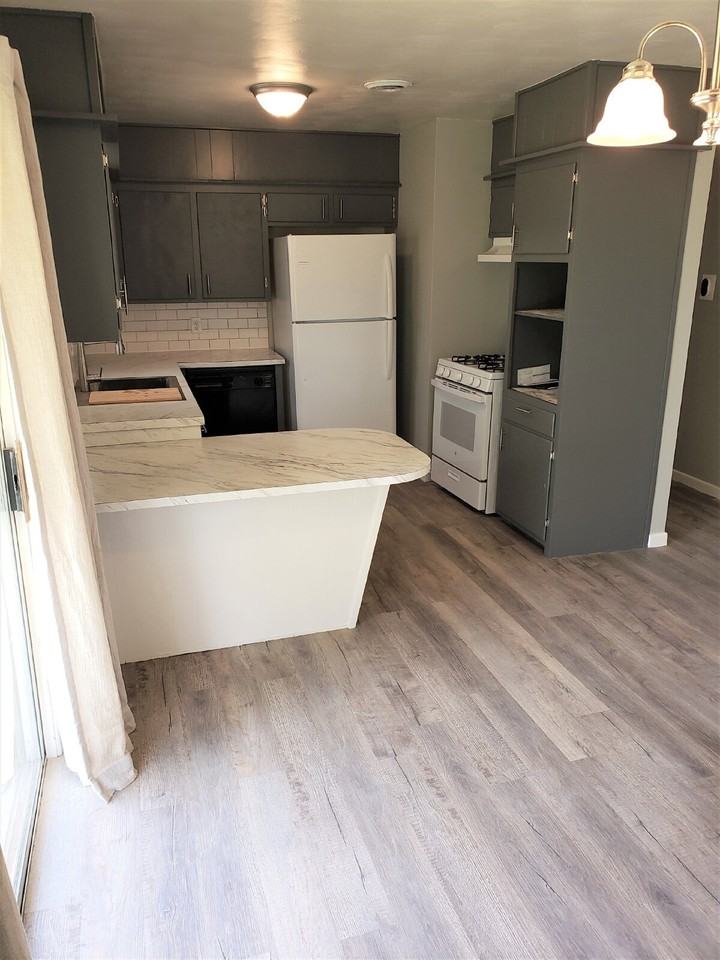 4906 6th St - Photo 5 of 14