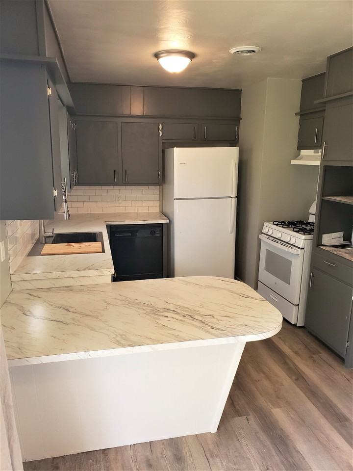 4906 6th St - Photo 6 of 14