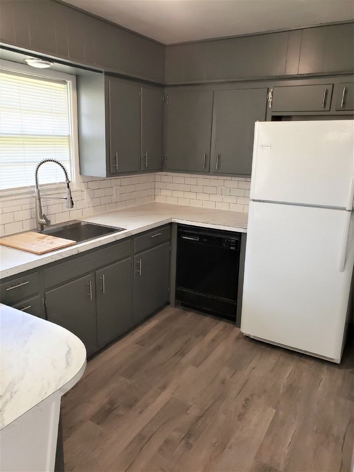 4906 6th St - Photo 7 of 14