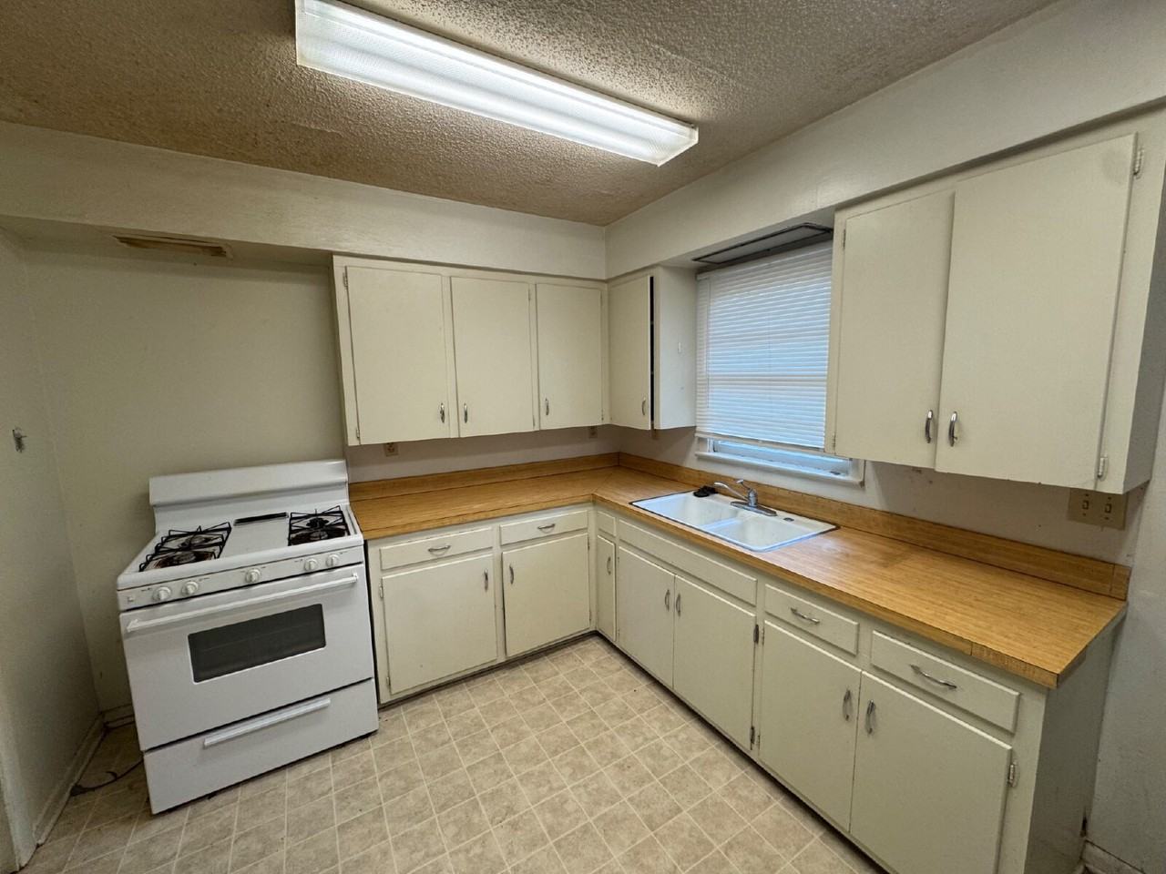 3709 23rd St - Photo 3 of 8