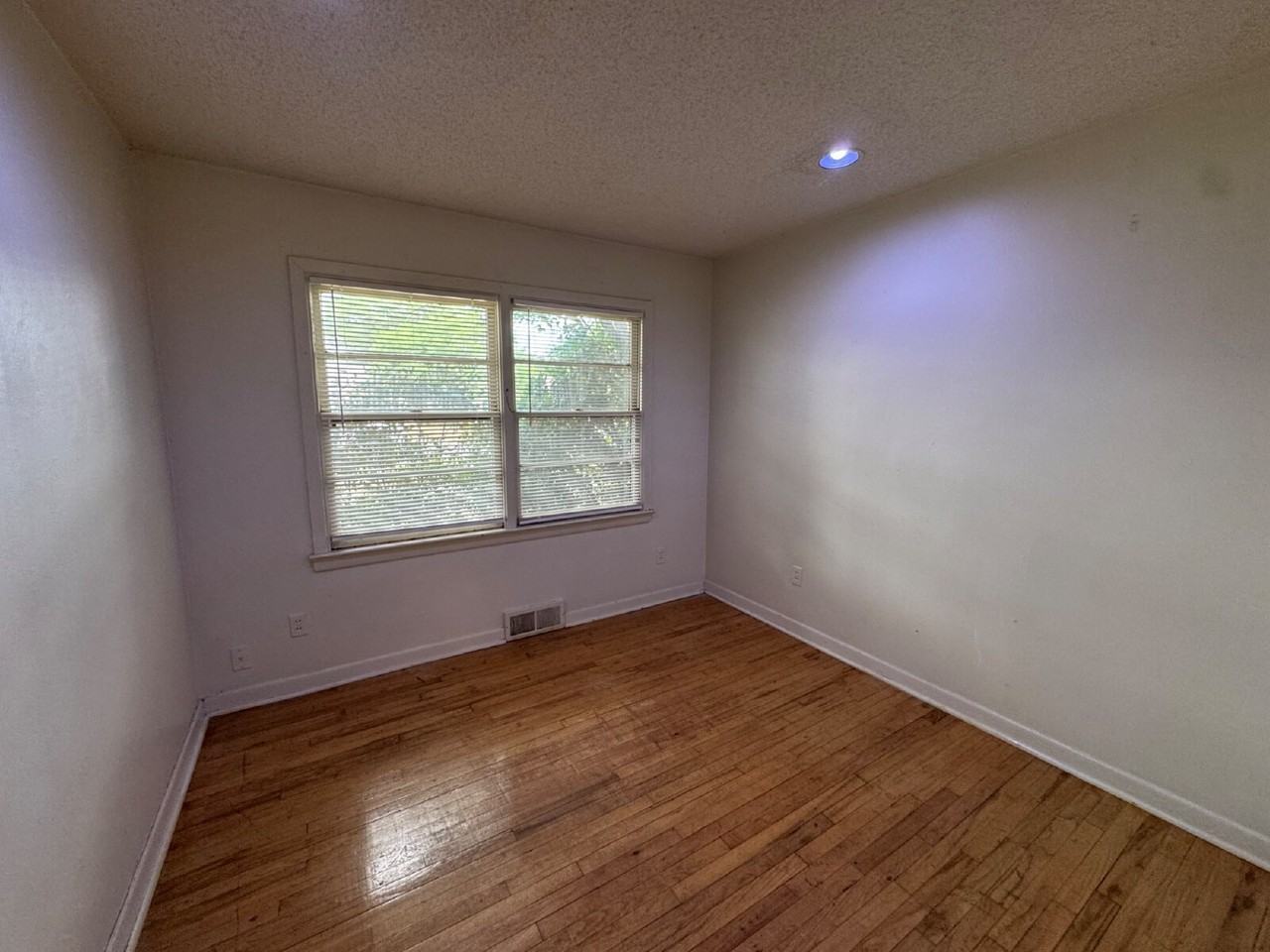 3709 23rd St - Photo 5 of 8