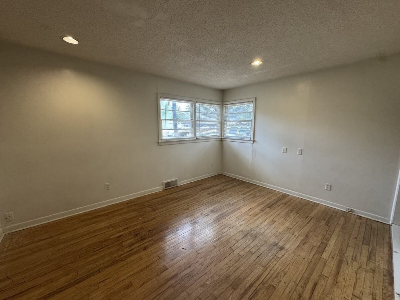 3709 23rd St - Photo 7 of 8