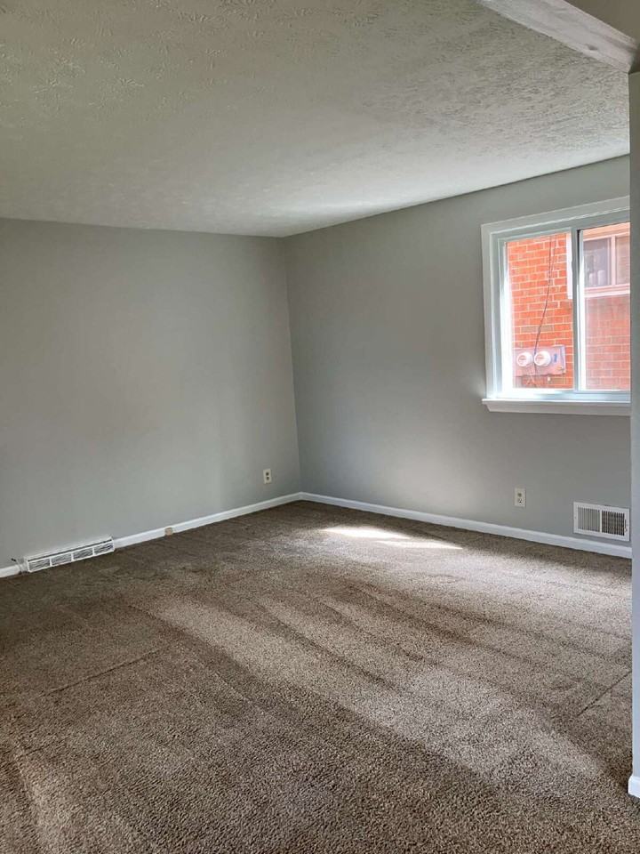 306 Garfield Ave - Photo 6 of 24