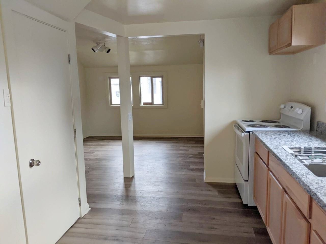 960 W 5th Ave - Photo 5 of 18