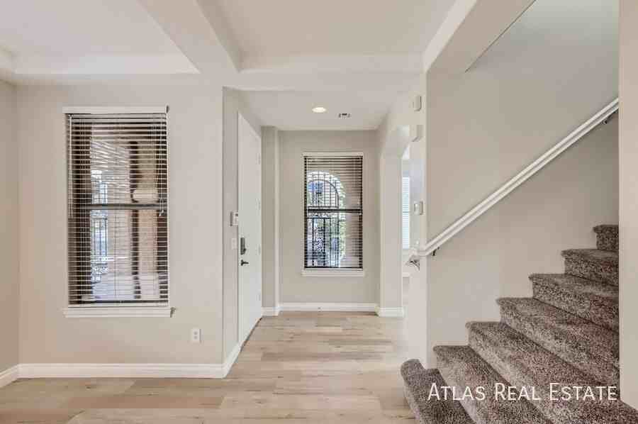 5721 Red Roof St - Photo 4 of 34