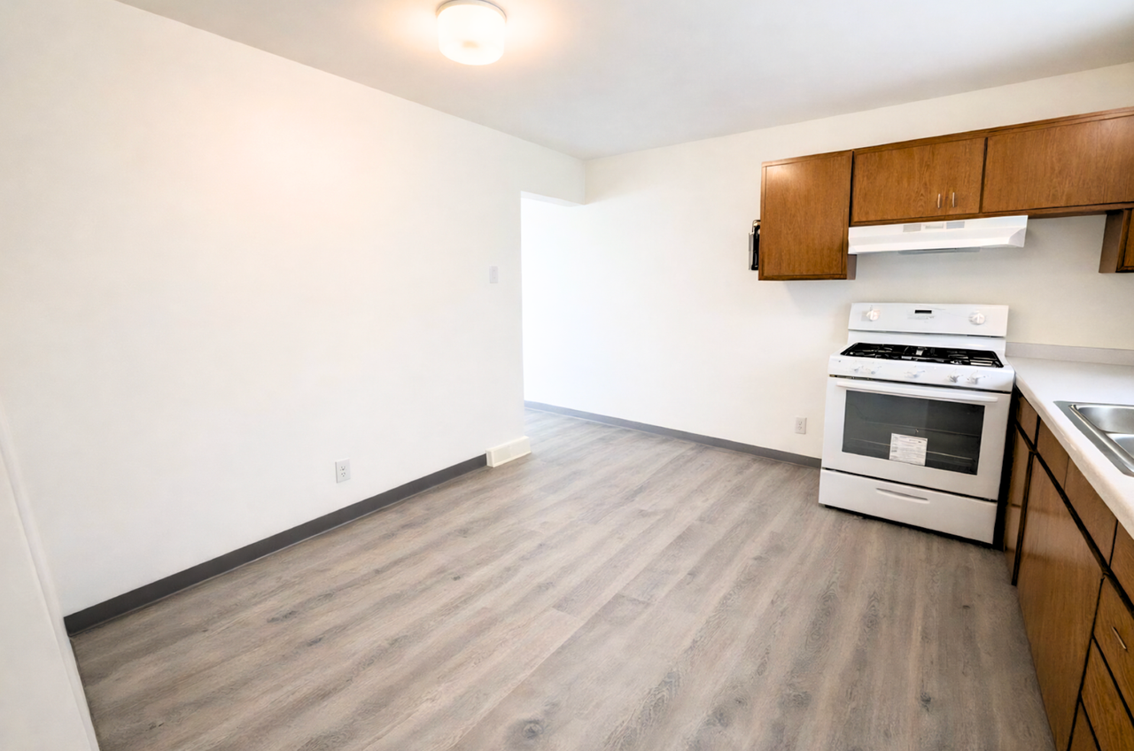 836 Lois Ct #836 - Photo 3 of 12