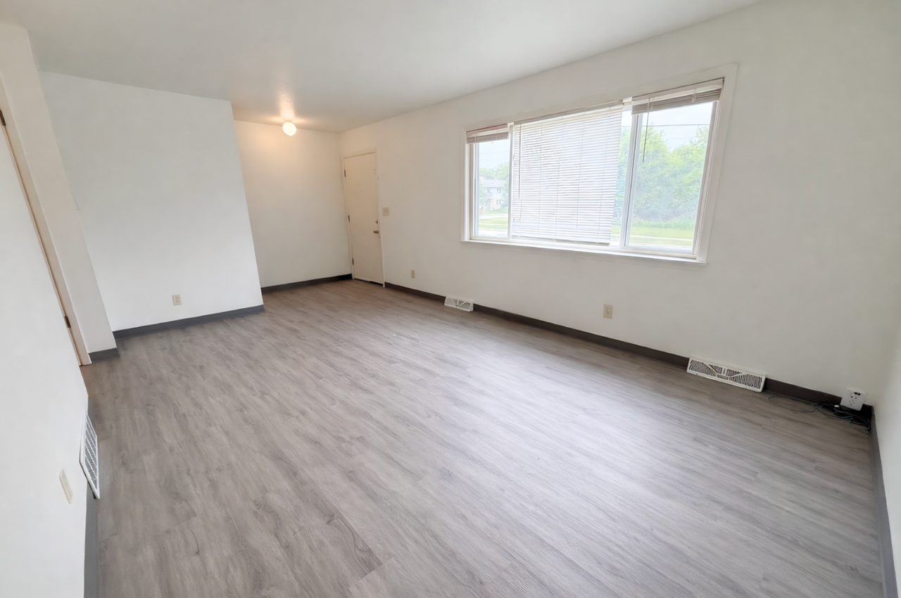 836 Lois Ct #836 - Photo 4 of 12