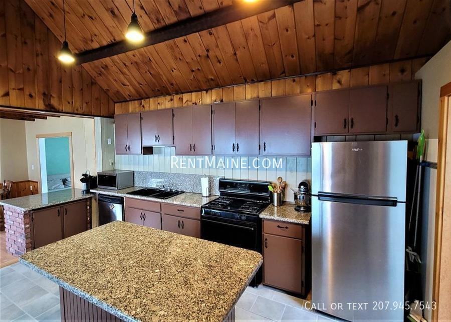 180 4th St - Photo 3 of 23