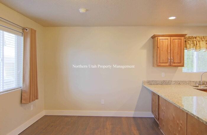 37 W 300 N Apt 1 - Photo 5 of 17