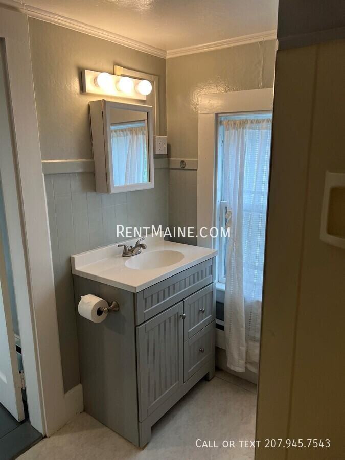 232 Center St #3 - Photo 7 of 9
