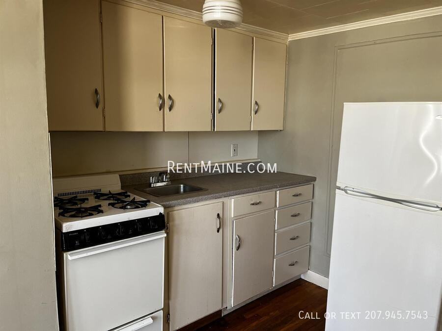 200 Center St #3 - Photo 3 of 13
