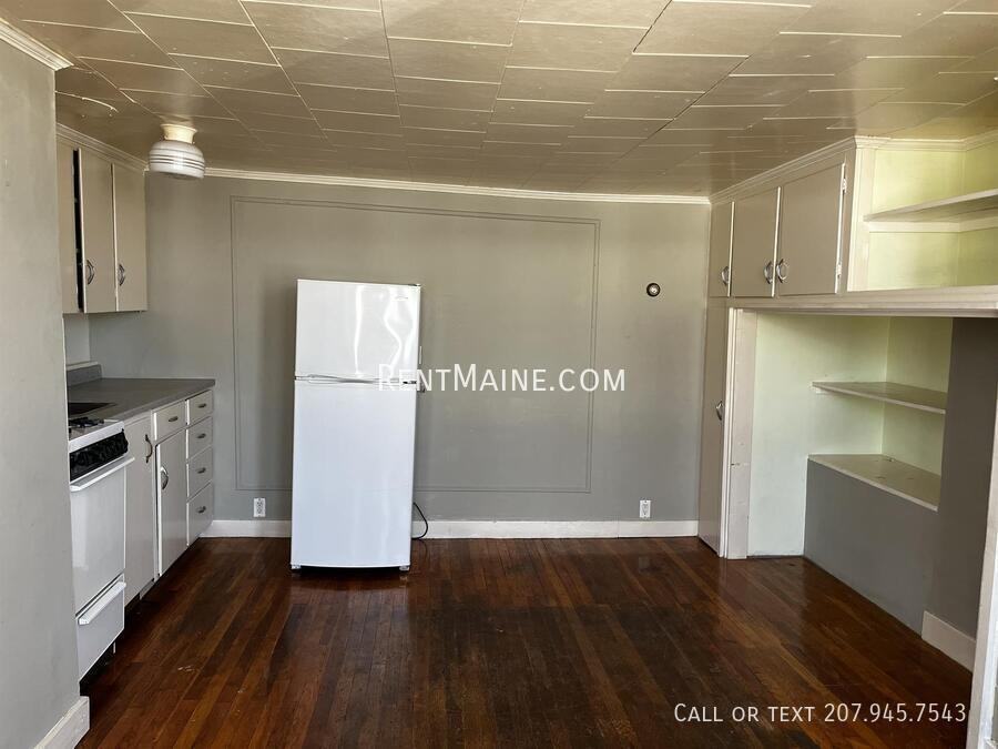 200 Center St #3 - Photo 4 of 13