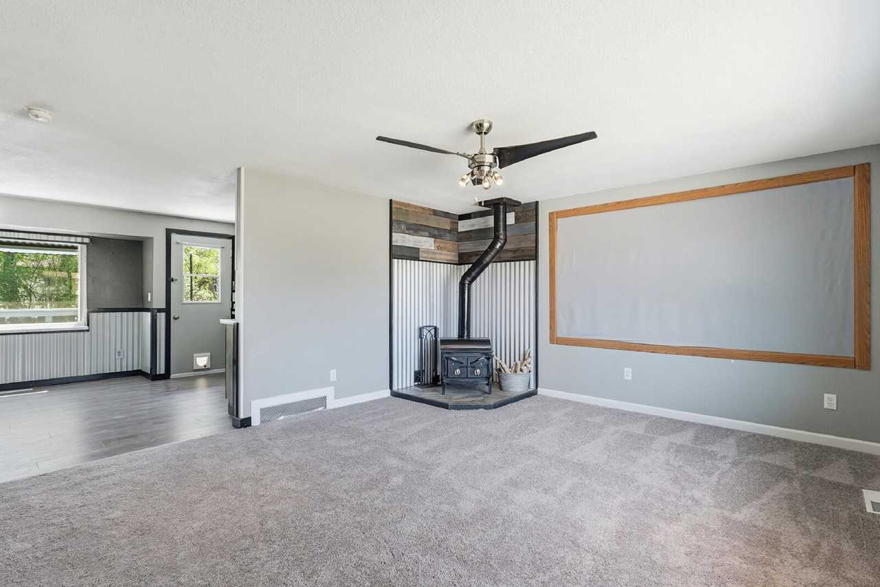 4475 London Ln - Photo 3 of 38