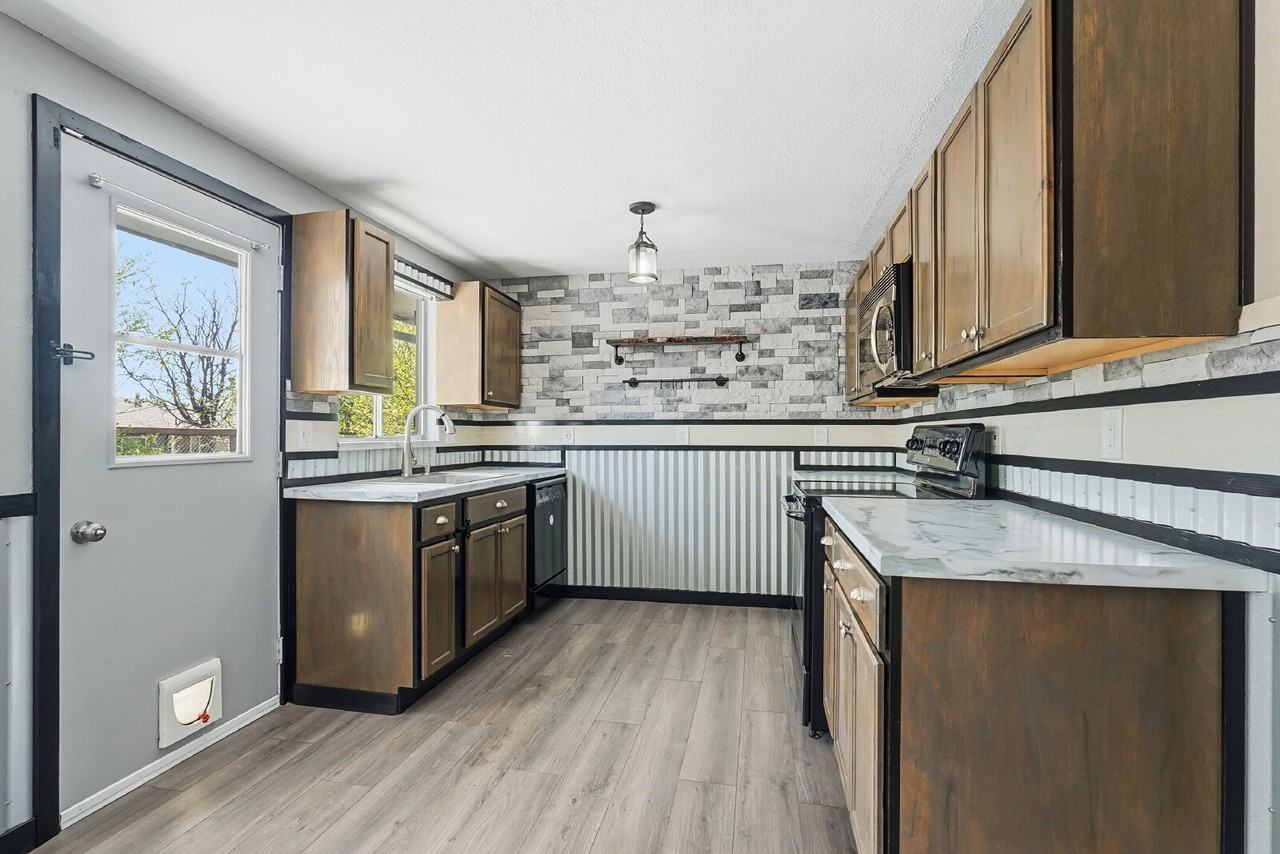 4475 London Ln - Photo 6 of 38