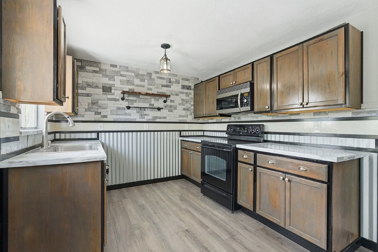 4475 London Ln - Photo 7 of 38