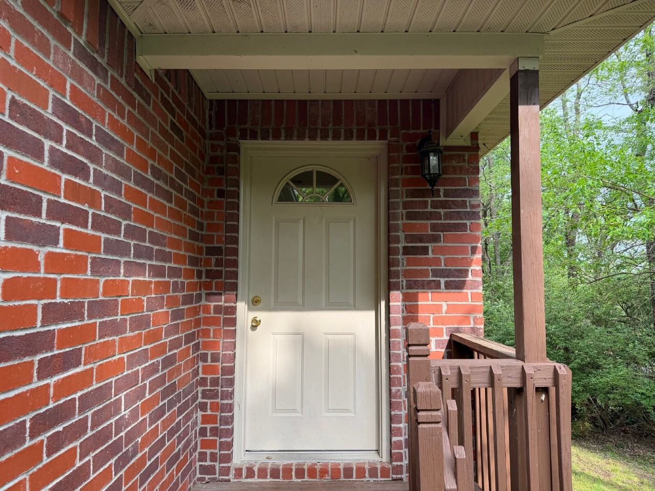 111 E Rock St - Photo 3 of 19