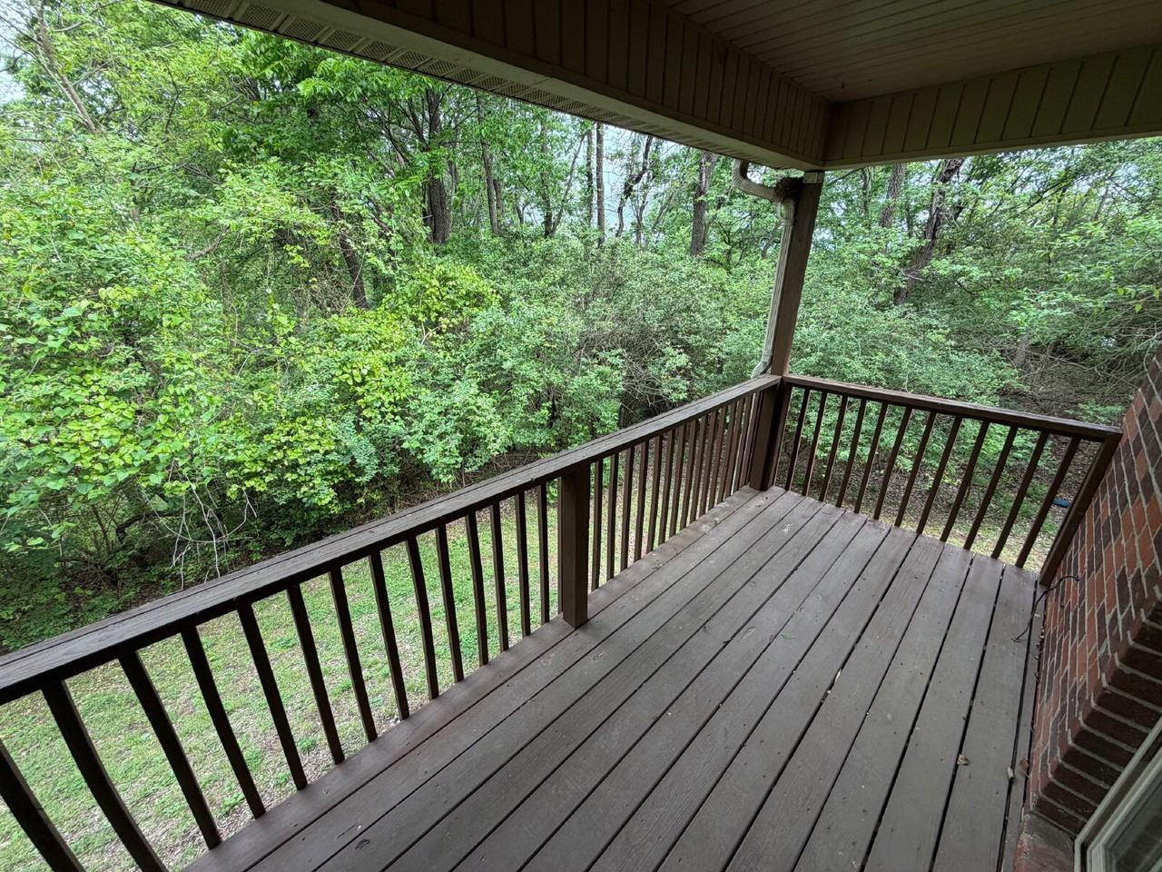 111 E Rock St - Photo 4 of 19