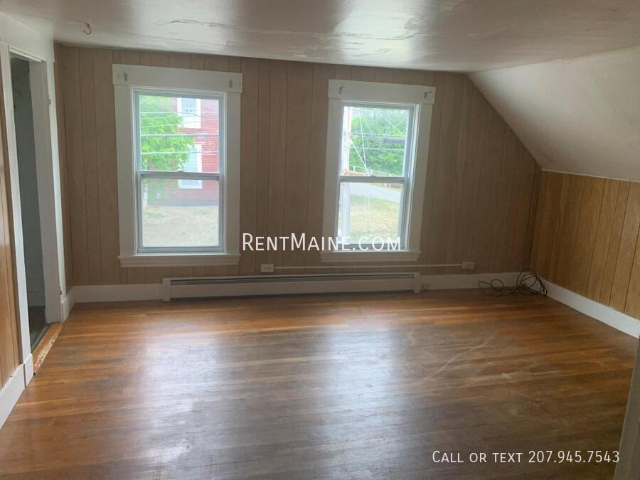 198 Center St #4 - Photo 5 of 9