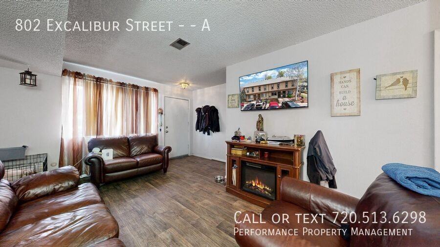 802 Excalibur St #A - Photo 3 of 14