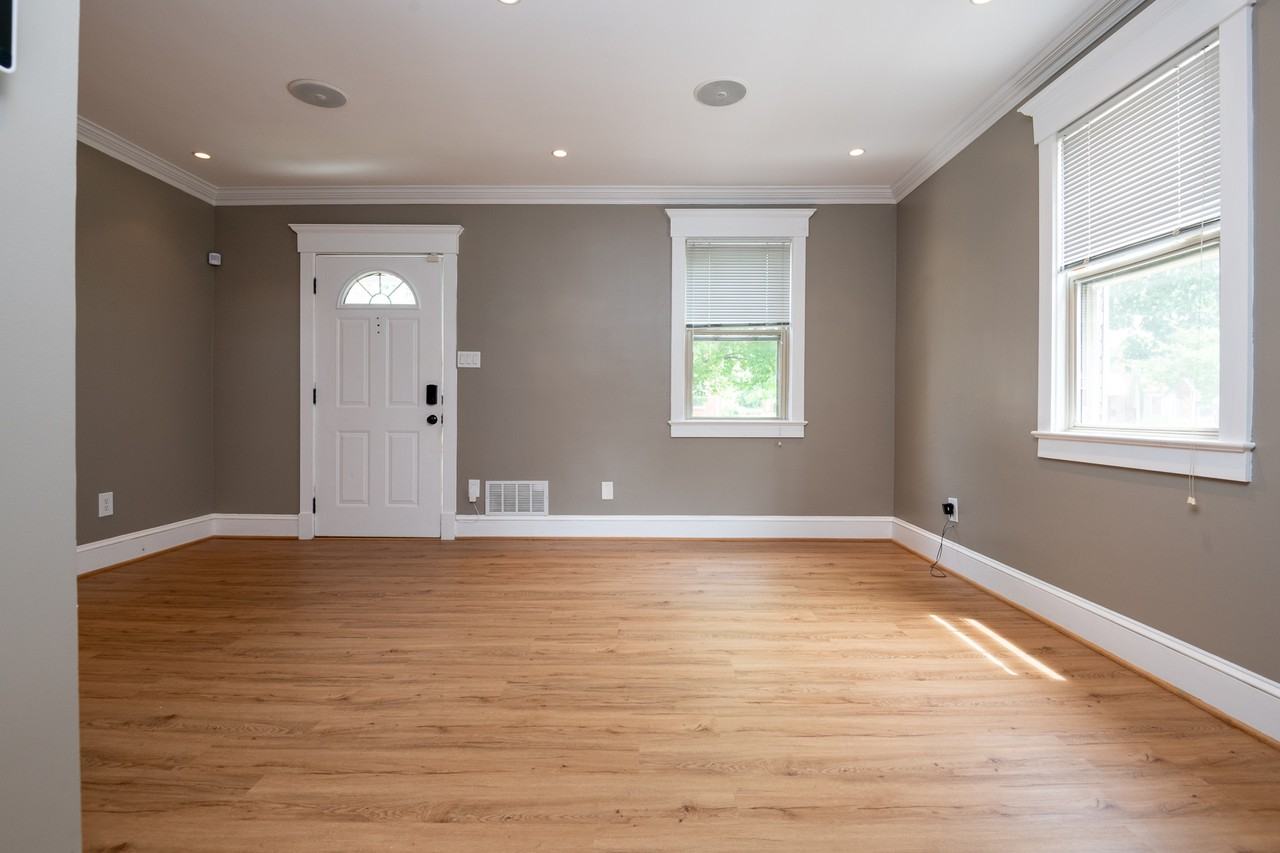 5042 8th St Ne - Photo 4 of 25