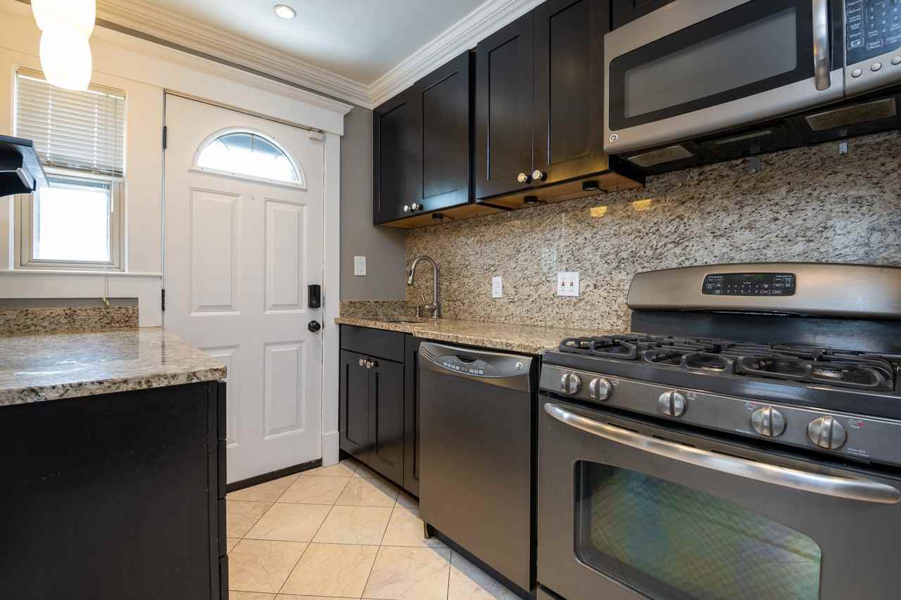 5042 8th St Ne - Photo 7 of 25