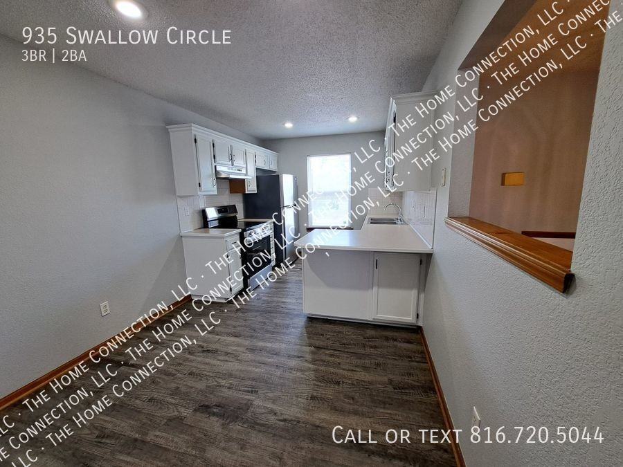 935 Swallow Cir - Photo 2 of 14