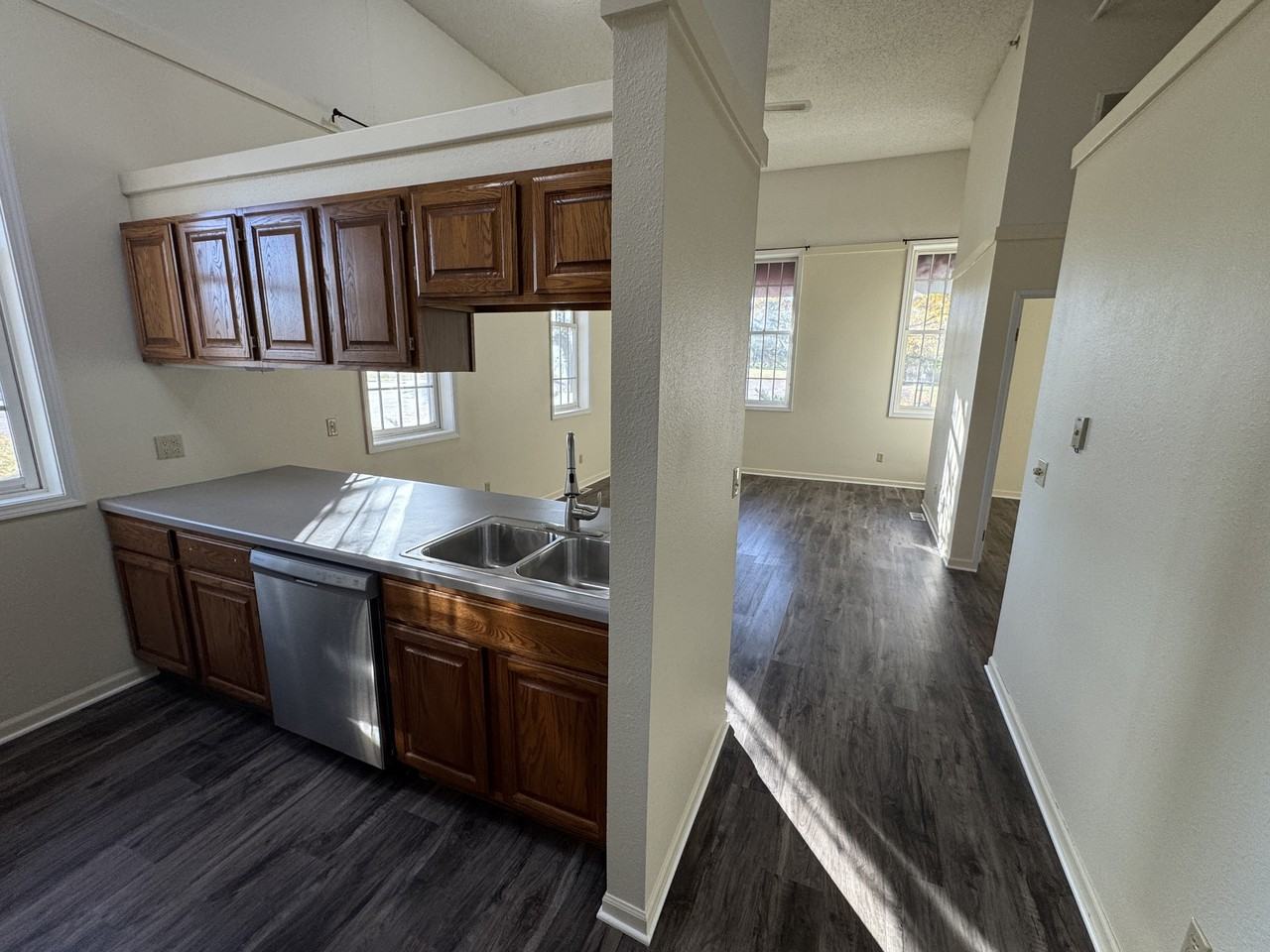 Pioneer Point Apartments - Photo 5 of 22