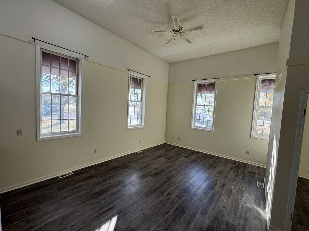 Pioneer Point Apartments - Photo 7 of 22