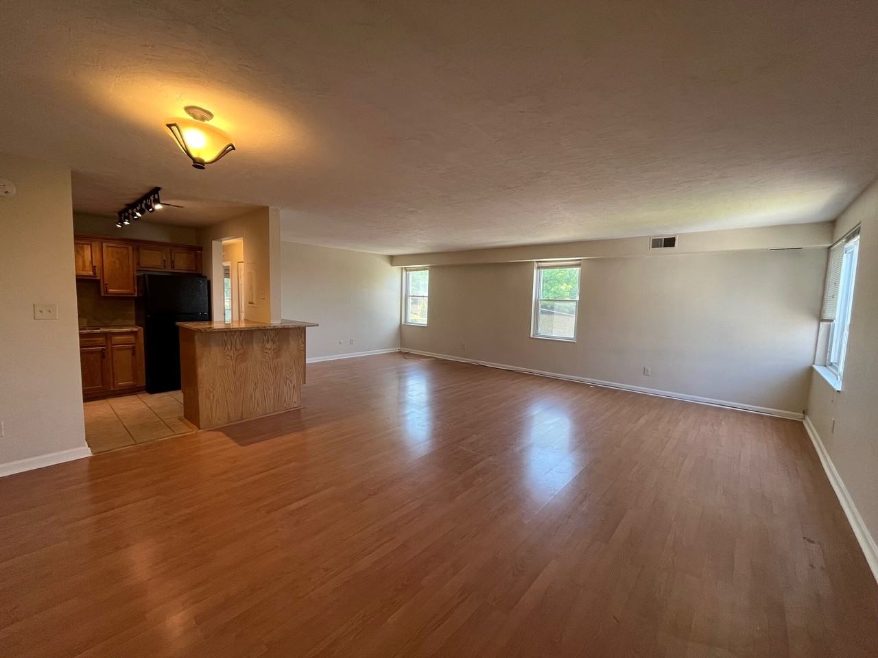 Fifth 6780 - Photo 2 of 24