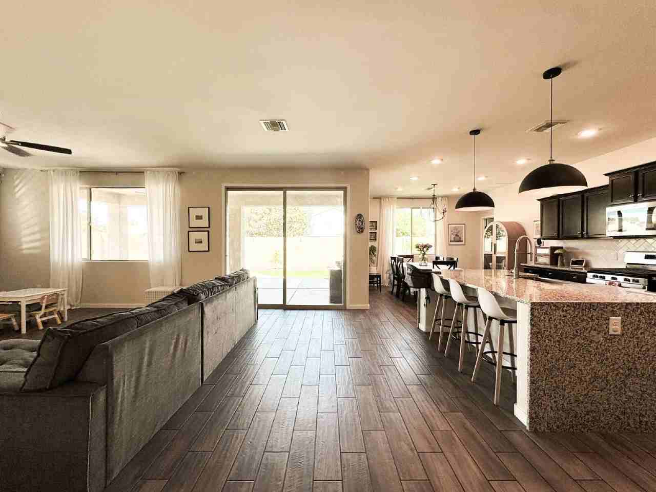 10179 S Orion Ave - Photo 5 of 49