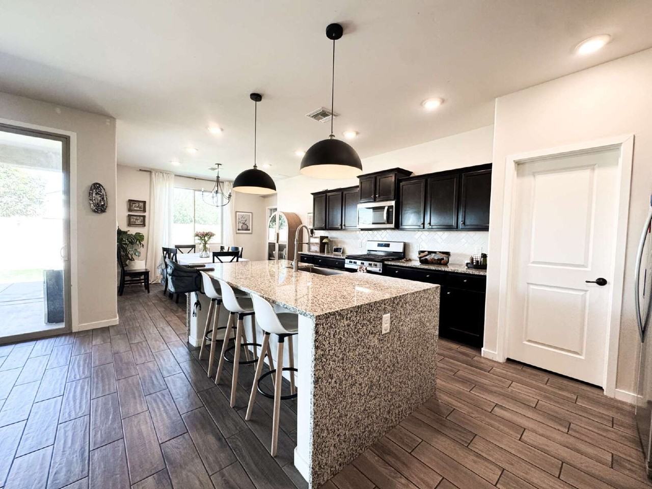 10179 S Orion Ave - Photo 6 of 49