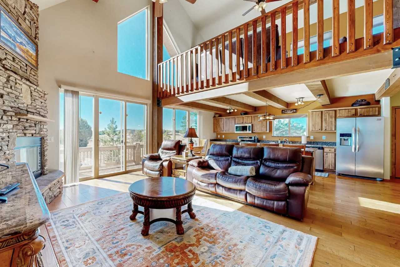 760 S Creekside Dr - Photo 2 of 14