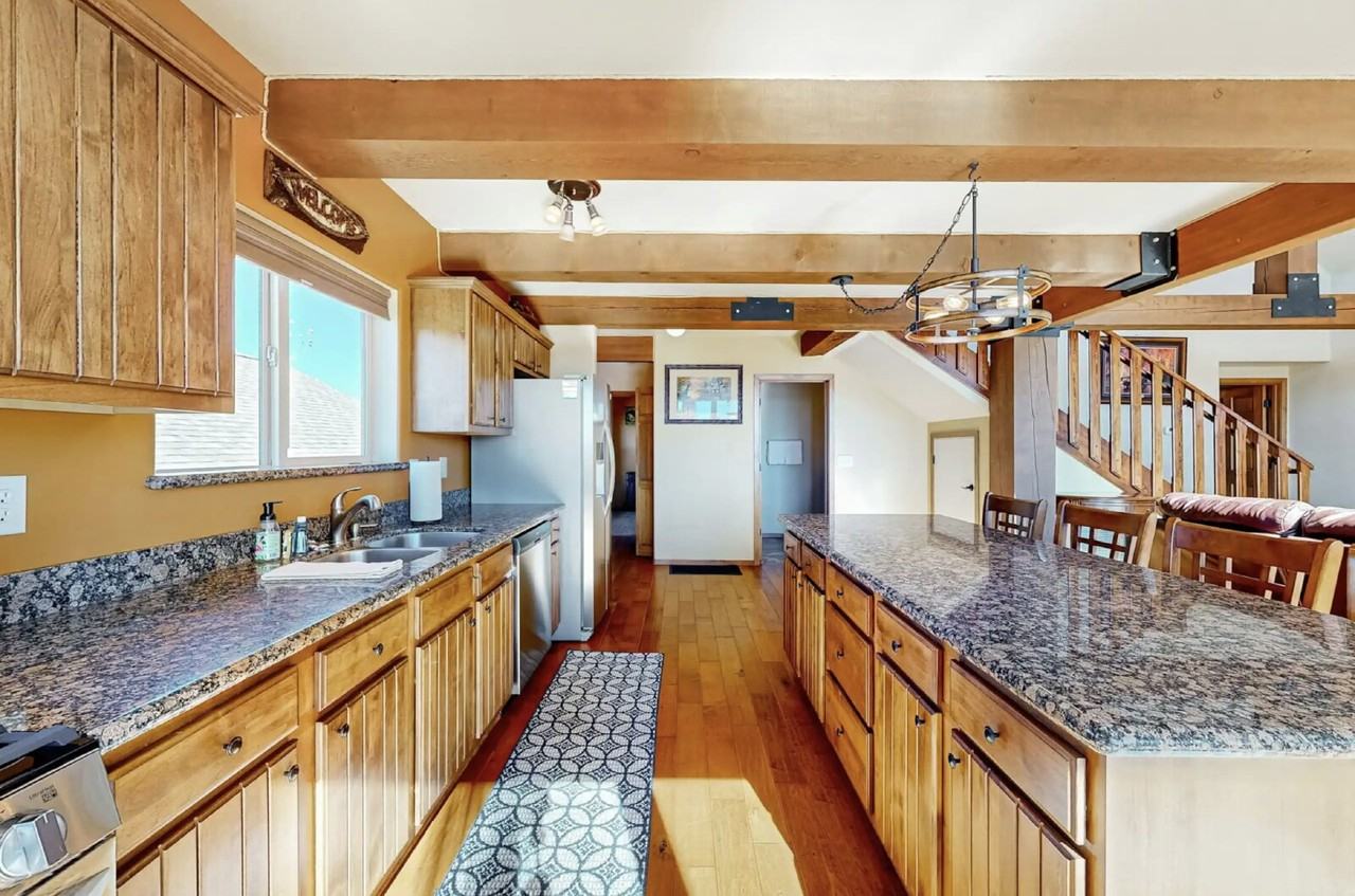 760 S Creekside Dr - Photo 4 of 14