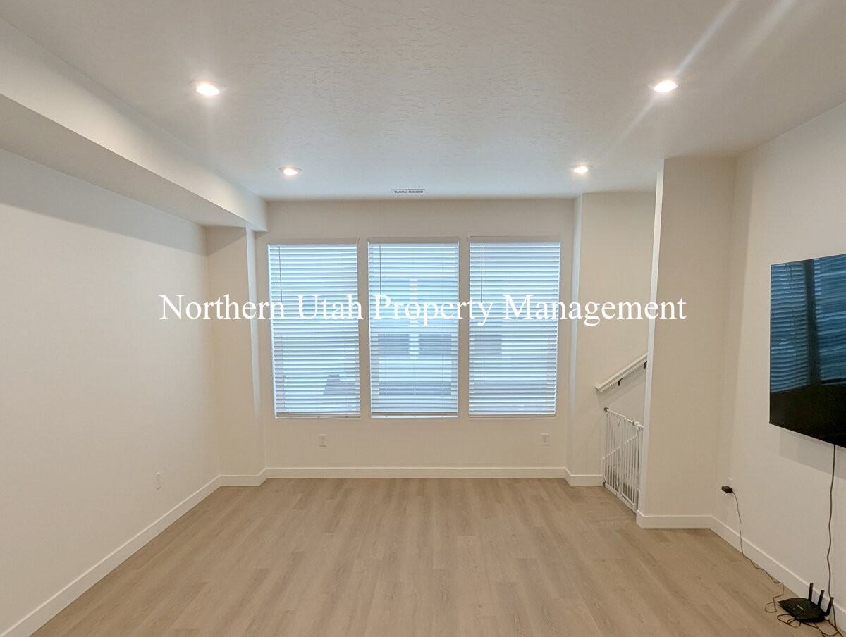 247 E 1850 N #3 - Photo 6 of 23