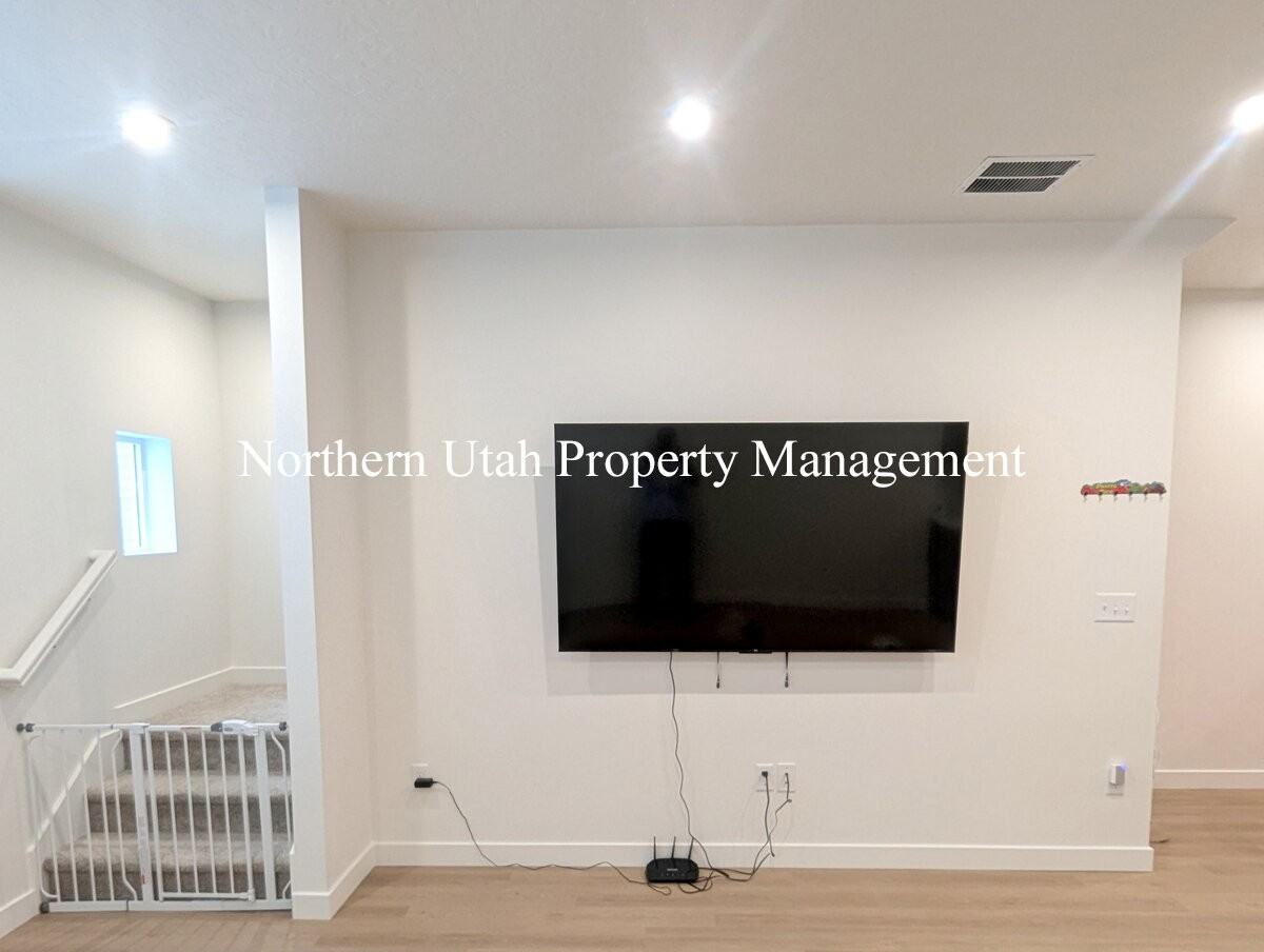 247 E 1850 N #3 - Photo 7 of 23