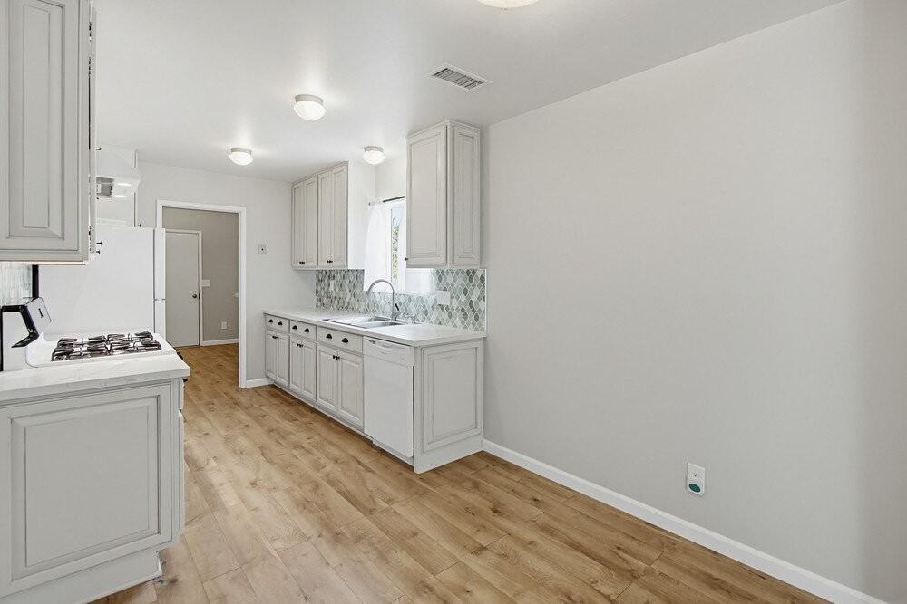 1295 Tobias Dr - Photo 5 of 35