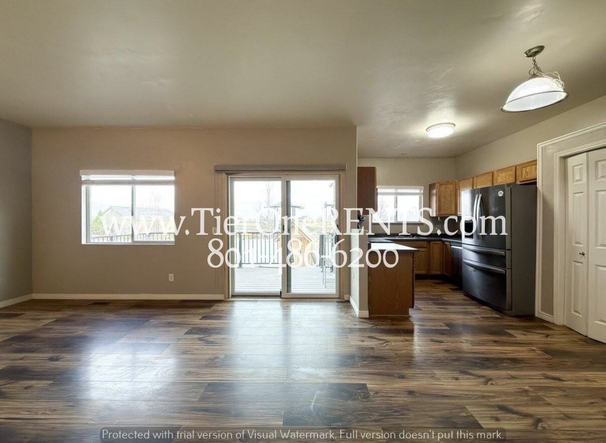 2001 W 2175 N - Photo 3 of 18