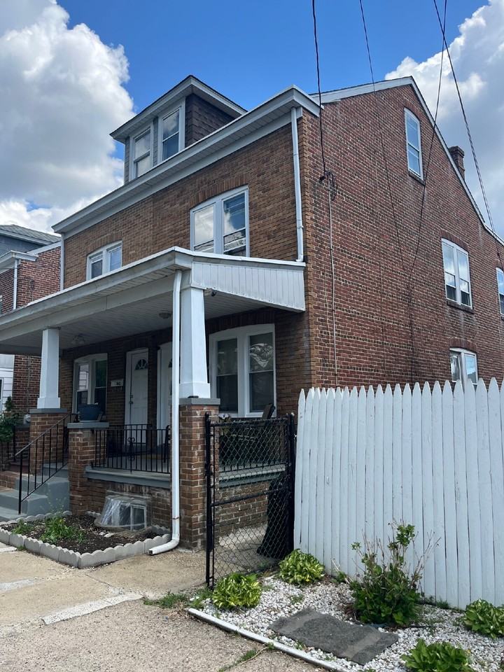 843 Pennsylvania Ave - Photo 2 of 3