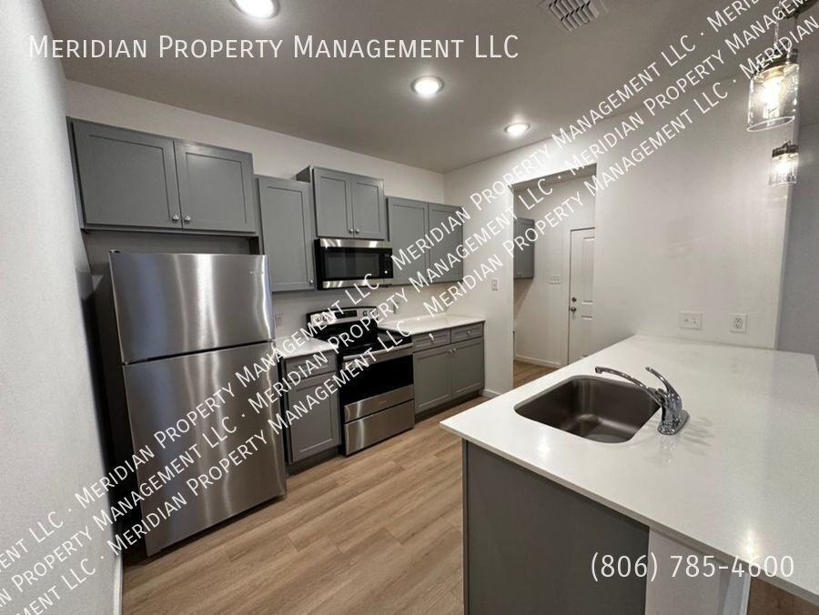 5504 Itasca St #A - Photo 3 of 15