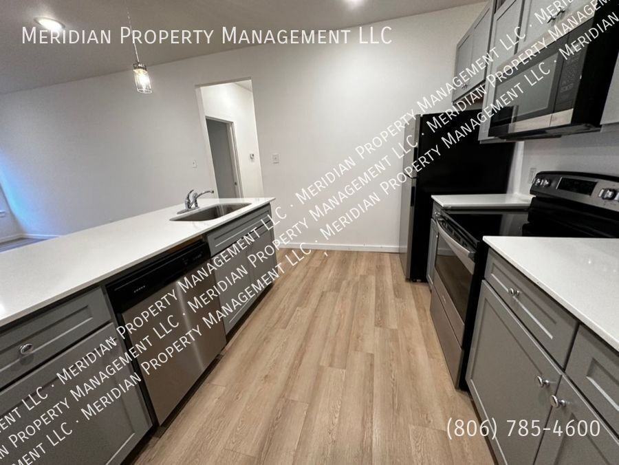 5504 Itasca St #A - Photo 4 of 15