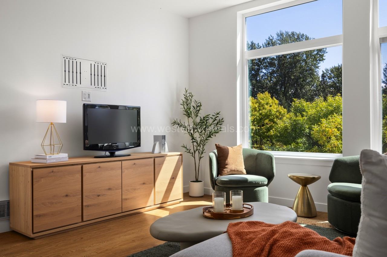 Cornerstone - Photo 7 of 50