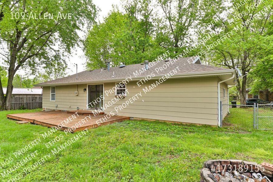 109 S Allen Ave - Photo 3 of 15