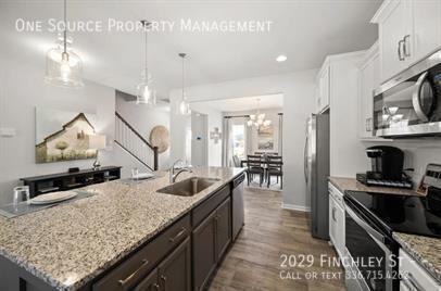 2029 Finchley St - Photo 3 of 24