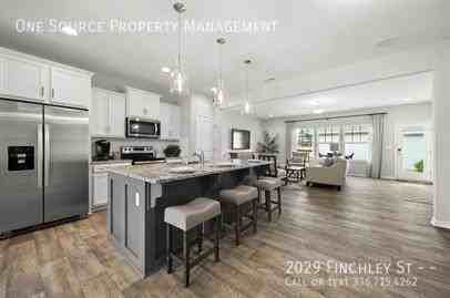 2029 Finchley St - Photo 5 of 24