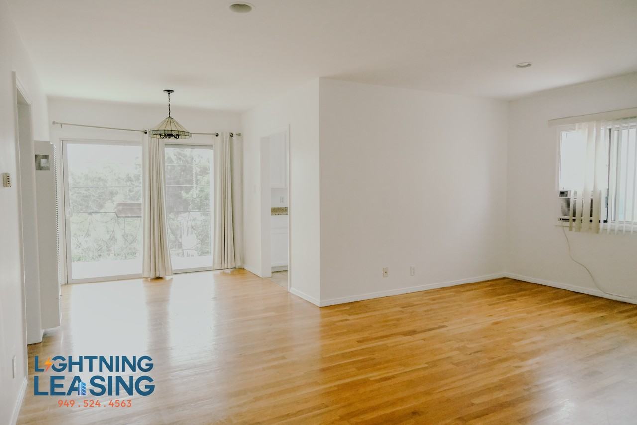 1320 S Ridgeley Dr #5