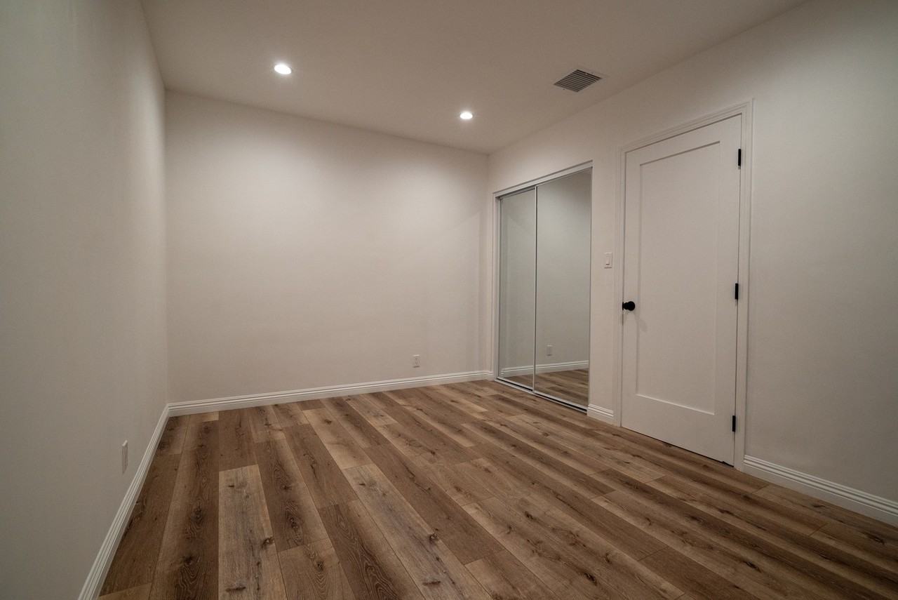 4272 Elenda St - Photo 4 of 16